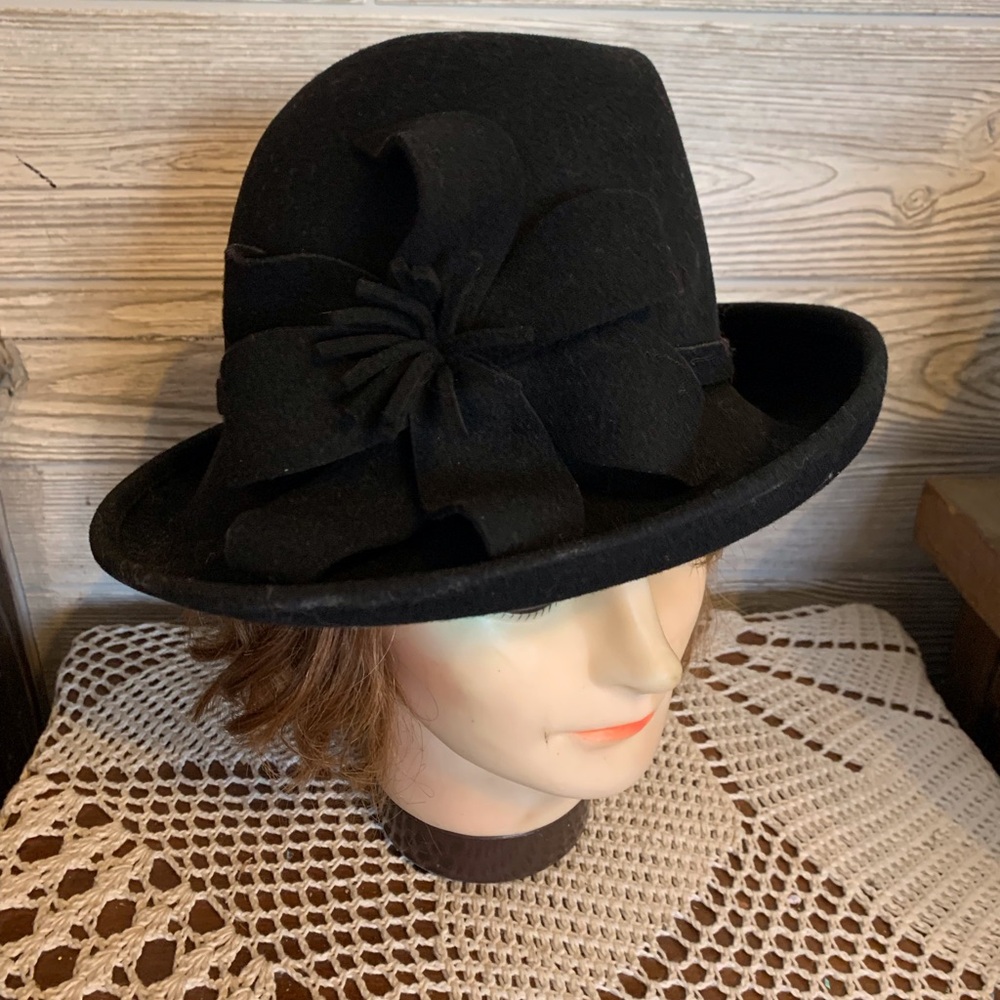 Stunning Lord and Taylor Black Wool Hat with side bow